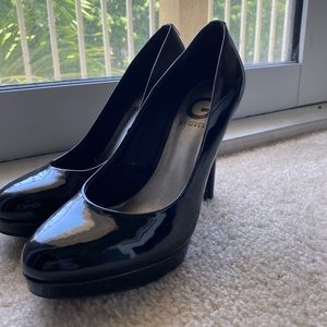 G by GUESS black pumps
